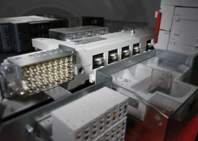 E-CON s.i. by IDS-Technology: fully withdrawable switchgear technology with just three modules. Compact, safe, and flexible — for motor starters up to 22 kW and systems up to 250 kW.